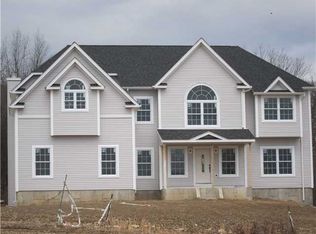 12 Apple Hill Dr, Highland Mills, NY 10930