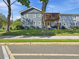 97 Cardinal Ln APT 1B, Islip, NY 11751