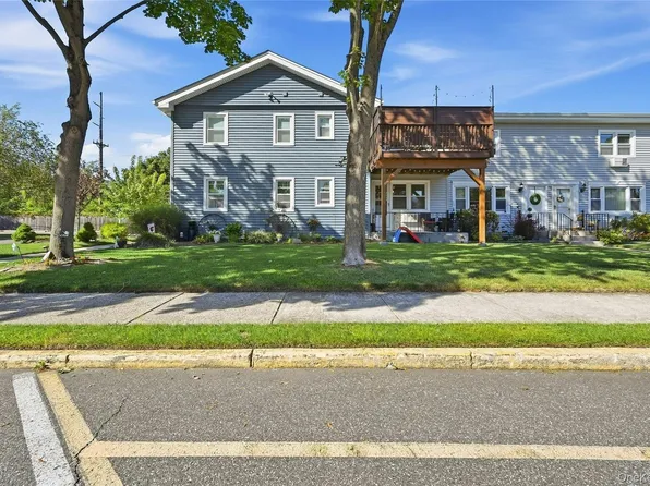 97 Cardinal lane #1b, Islip, NY 11751