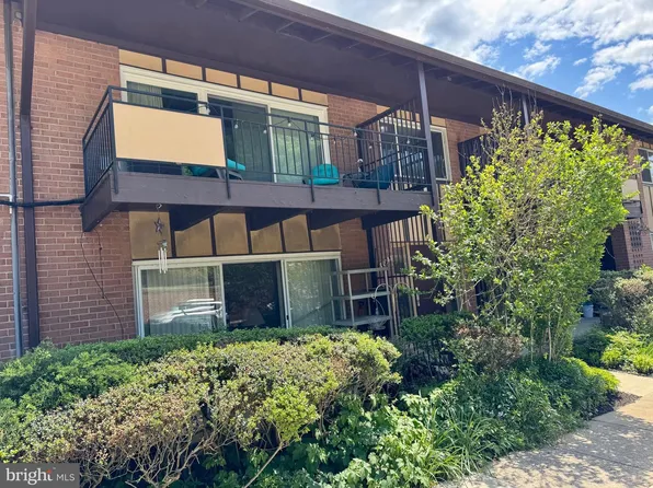 10029 Mosby Woods Dr APT 224, Fairfax, VA 22030