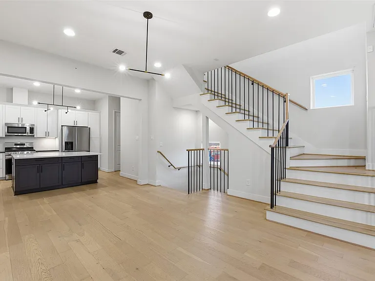 2204 Lou Ellen Ln — Photo 16