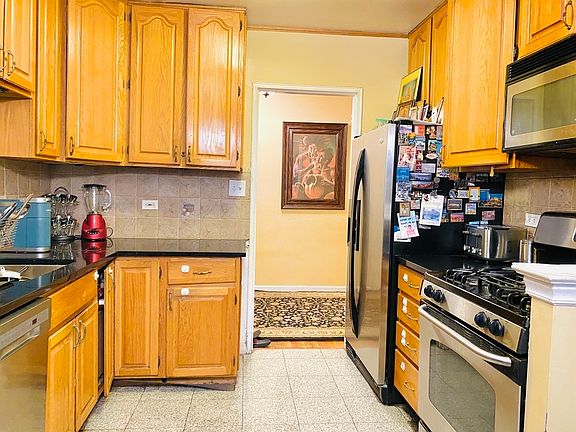 3rd image of 43-25 Douglaston Pkwy APT 3C