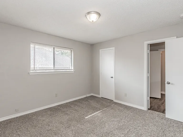 3008 Apple Valley Dr — Photo 29