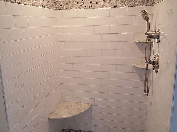 Uniquely tiled master shower