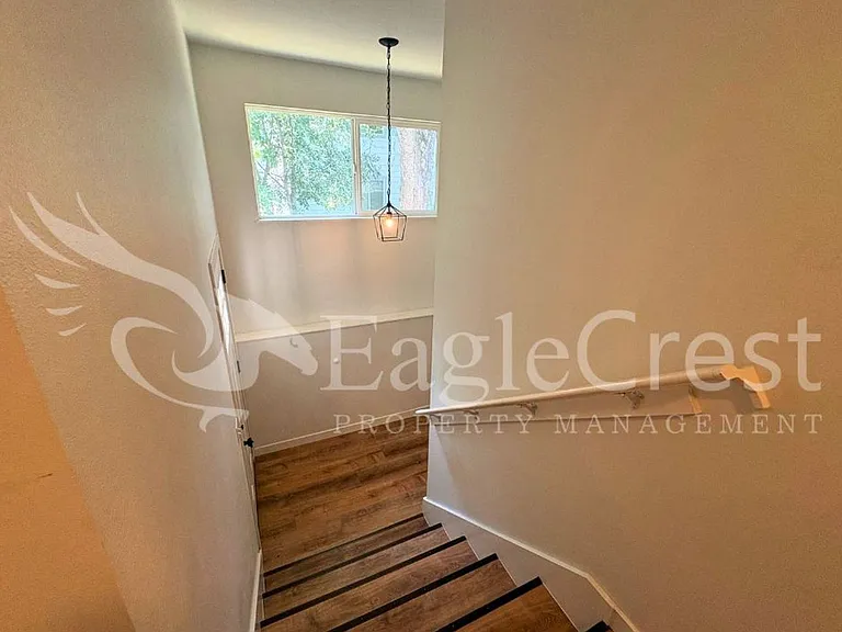 810 E Sumach St — Photo 12