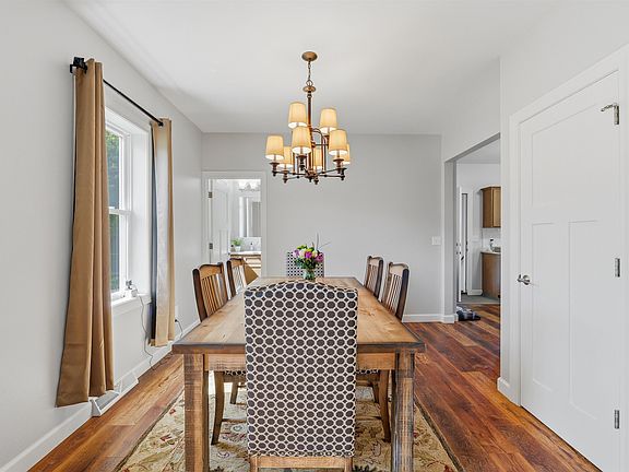 5th image of 15 W Bank St