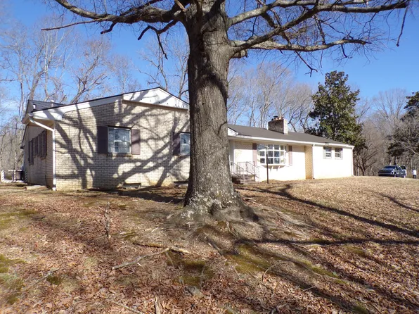 449 Ridge Rd, Lobelville, TN 37097