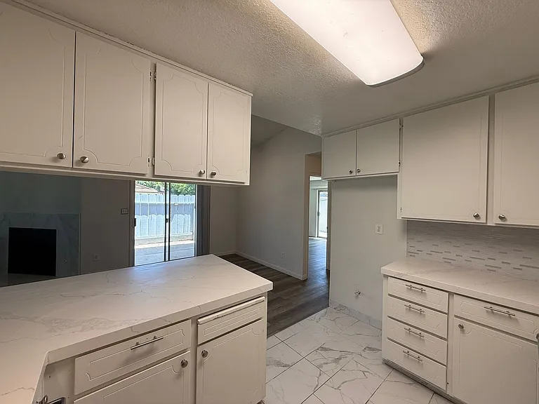 808 Saint Helena Pl — Photo 8
