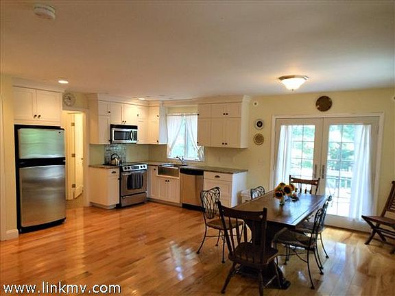 Kitchen & Dining