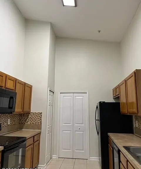 5200 Playpen Dr #14 — Photo 8