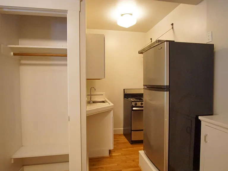 2728 SE Main St #9 — Photo 9