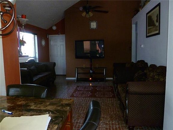 3rd image of 942 Sylvan Creek Dr