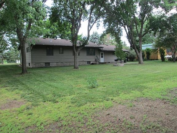 3rd image of 223 S Willmar Ave