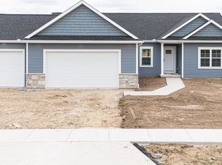 3821 N Woodbury Ln, Janesville, WI 53545