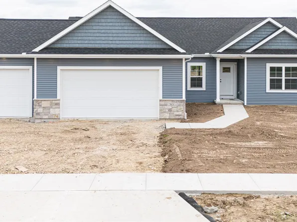 3821 N Woodbury Ln, Janesville, WI 53545