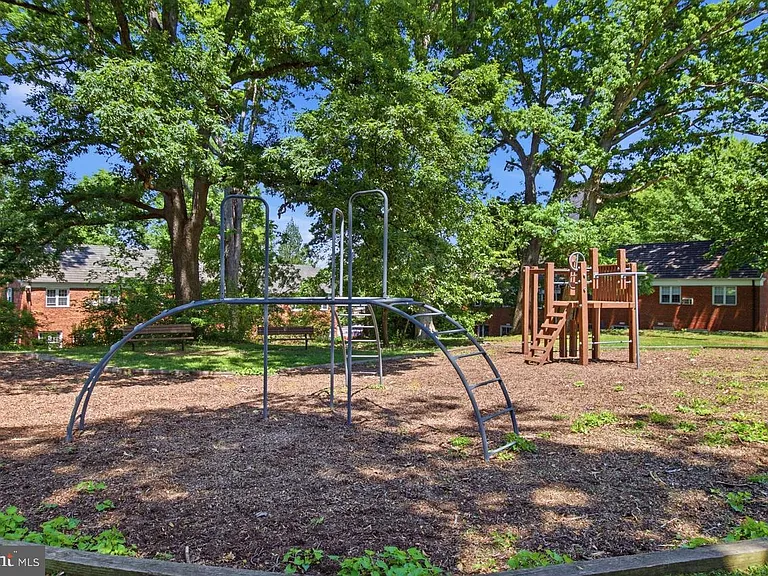 3712 Valley Dr — Photo 45