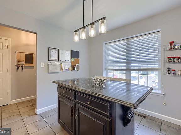 5th image of 105 Canberra Ct