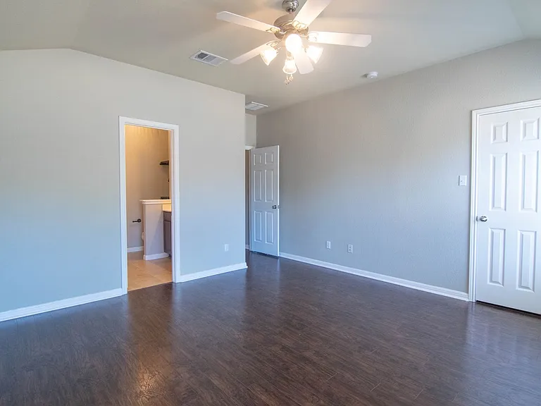 504 Comal Run — Photo 13