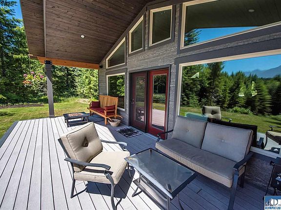 3rd image of 585 Headwaters Ln