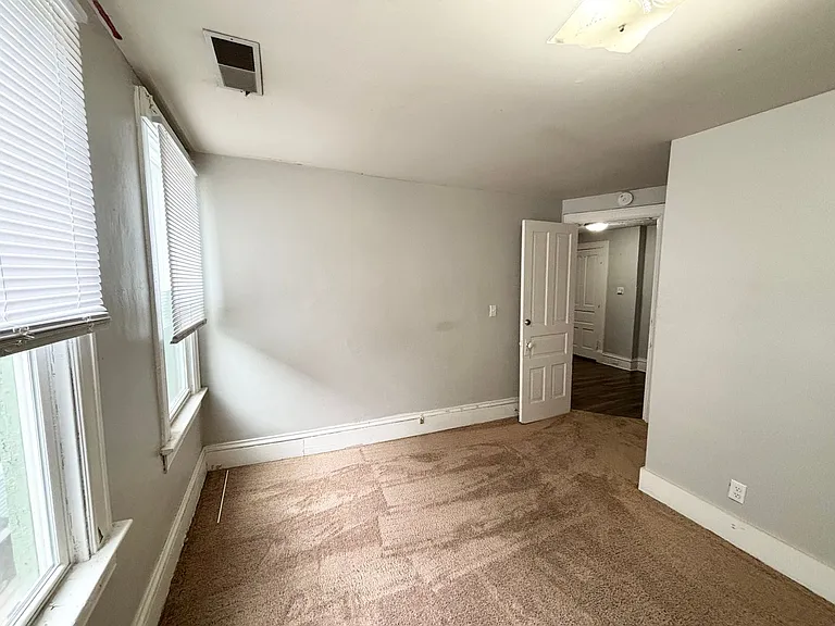704 W. Mulberry — Photo 8