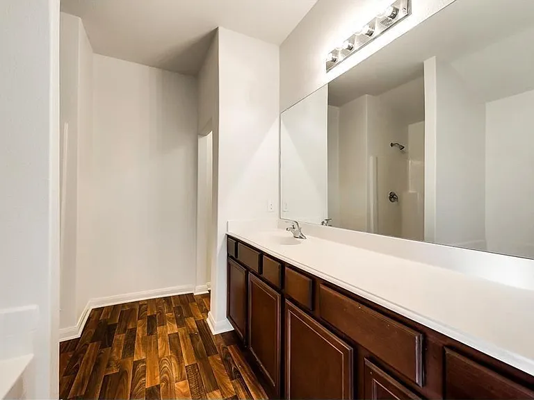 1810 Douglas St — Photo 13