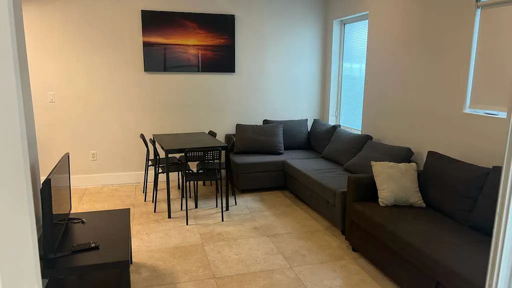 8plex 650 Euclid Avenue - 104 — Photo 3