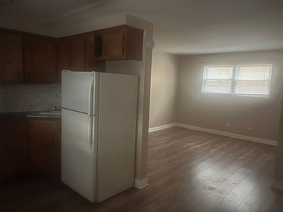3rd image of 2330 N Harlem Ave APT 1D