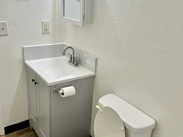 164 N Effie St #B — Photo 7