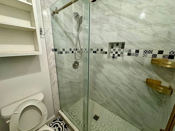 4th image of 904 S Mountain Ave APT B