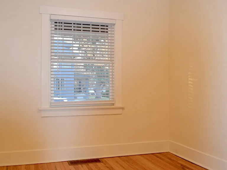 1009 E 5th Ave — Photo 13