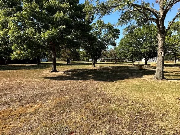 Maze Ct, Collinsville, TX 76233