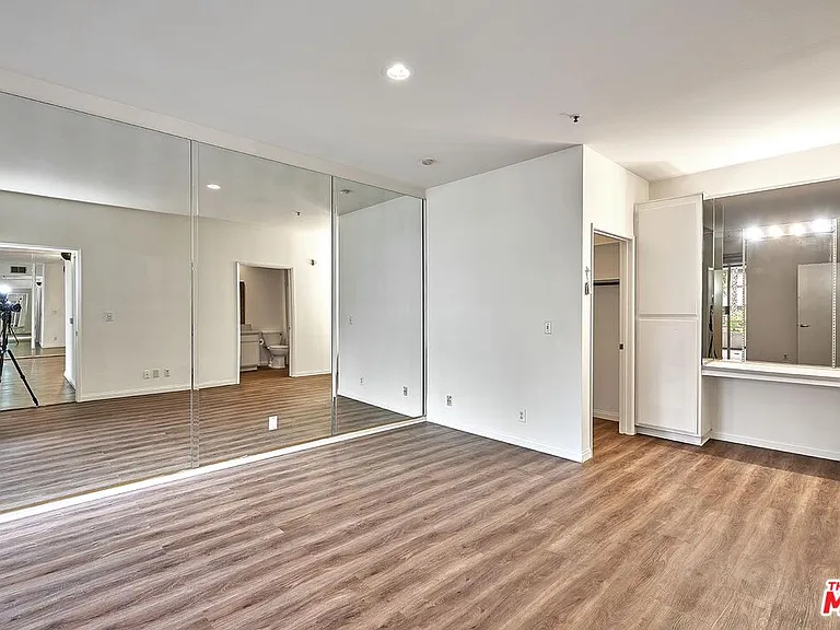 500 S Berendo St #101 — Photo 20
