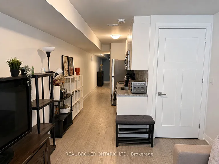 334 Monarch Park Ave #BASEMENT — Photo 6
