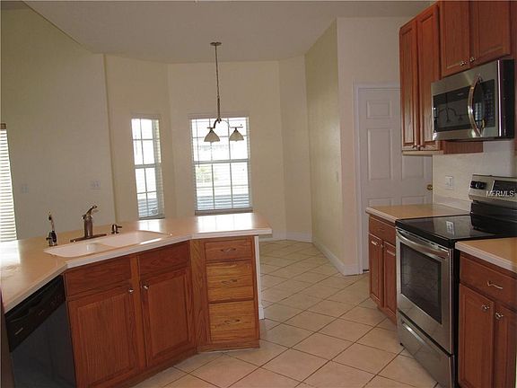 5th image of 480 Terranova St