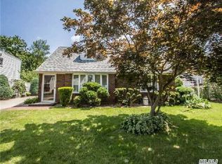 765 Wyngate Dr E, Valley Stream, NY 11580