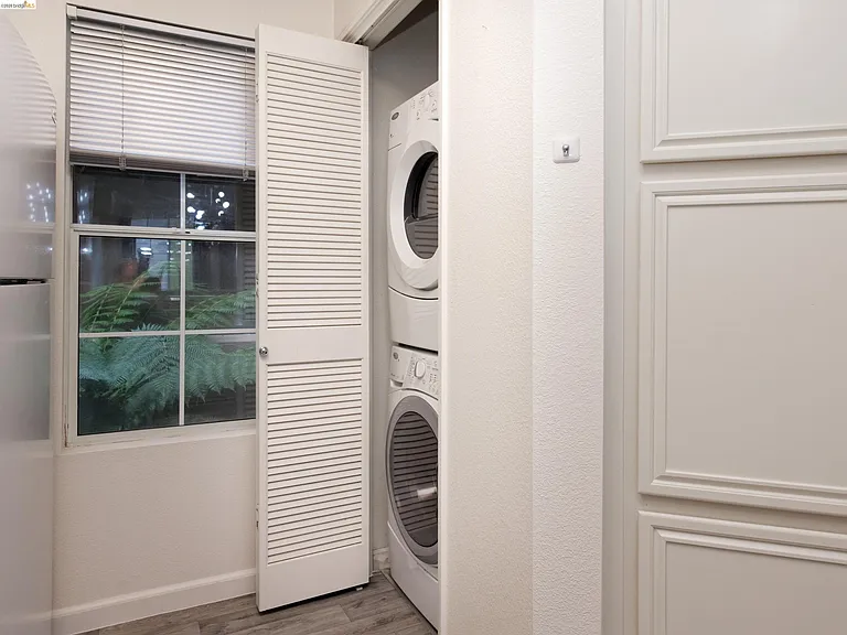220 Caldecott Ln #201 — Photo 8