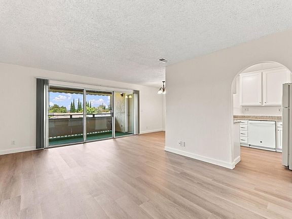 4th image of 2745 Mauricia Ave #B