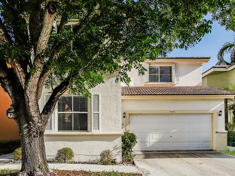 15618 SW 112th Dr — Photo 1