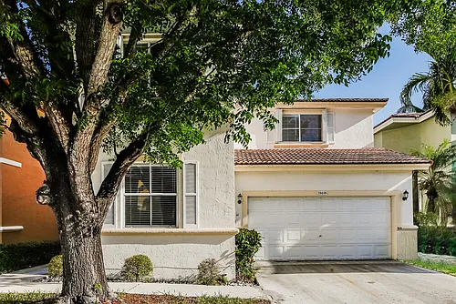 15618 SW 112th Dr Photo 1