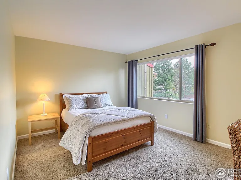 855 W Moorhead Cir — Photo 16