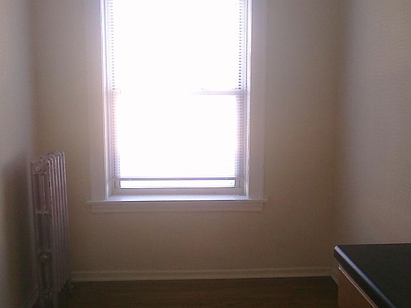 4th image of 6350 N Wayne Ave APT 204