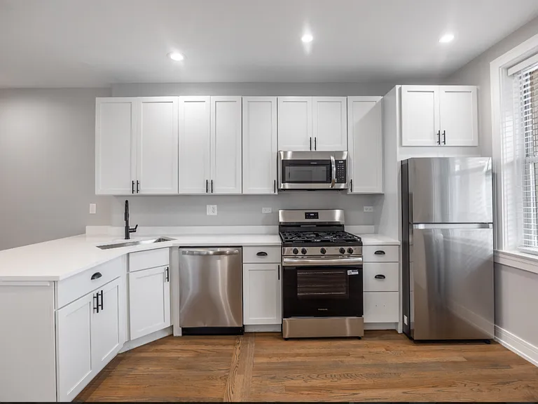 1644 W Rascher Ave — Photo 6