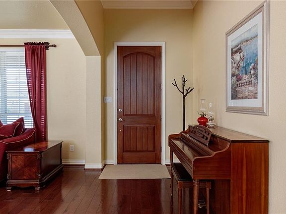 3rd image of 2102 Greenwood Dr