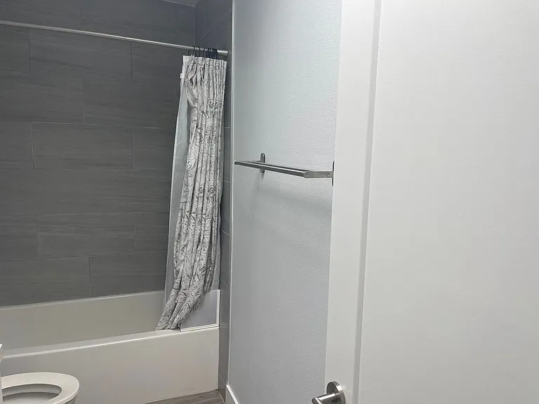 500 N Clementine St — Photo 7