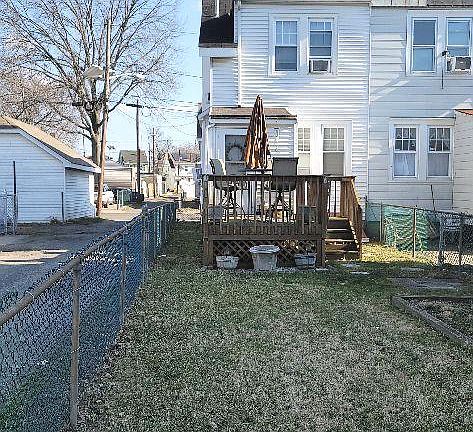 4th image of 576 Emmett Ave