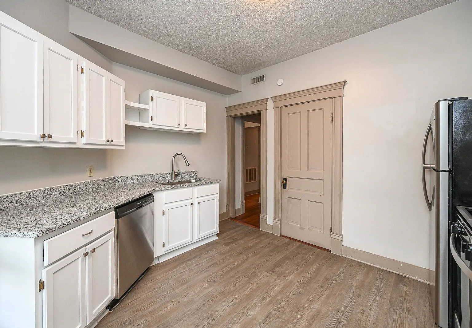 329 W McMillan St — Photo 3