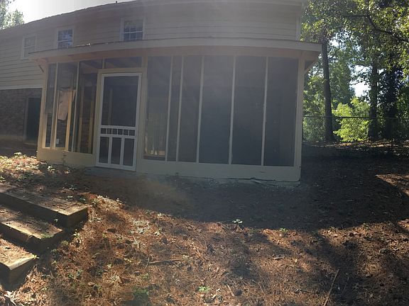 3rd image of 1250 Country Lane Dr NE