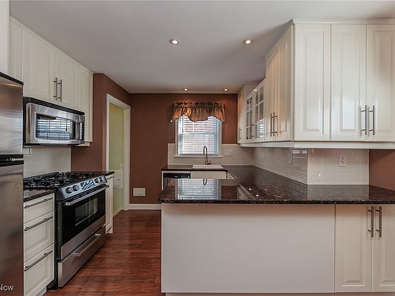 4th image of 7915 Dorothy Ave