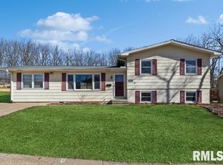 510 Meadowview Dr, Clinton, IA 52732