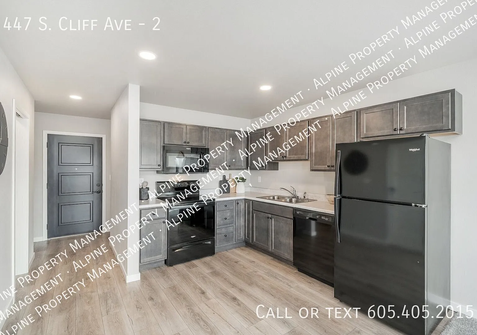 447 S Cliff Ave — Photo 4